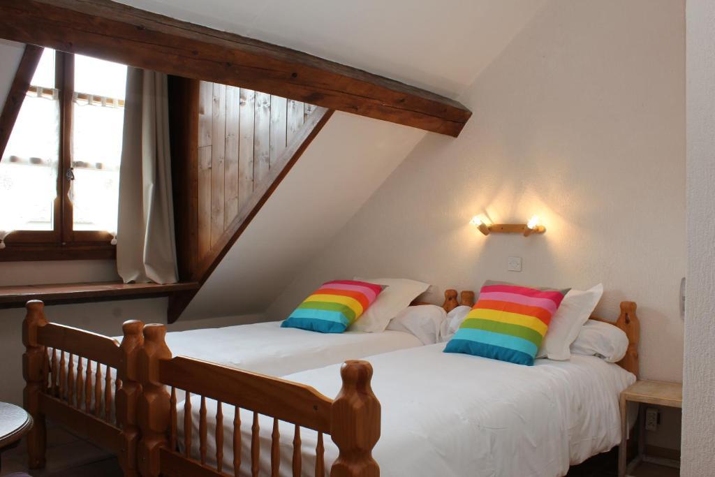 Auberge De L'Echauguette Mont Dauphin Ruang foto