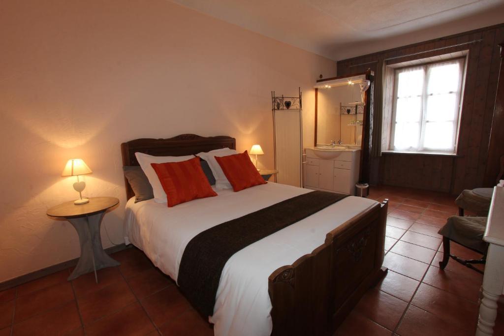 Auberge De L'Echauguette Mont Dauphin Ruang foto